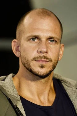 Gustaf Skarsgard
